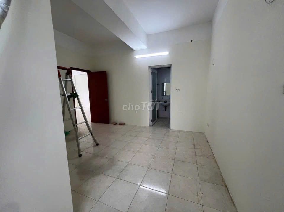 Renting Moscow Tower (Tân Thới Nhất Street) rents 8 million a month