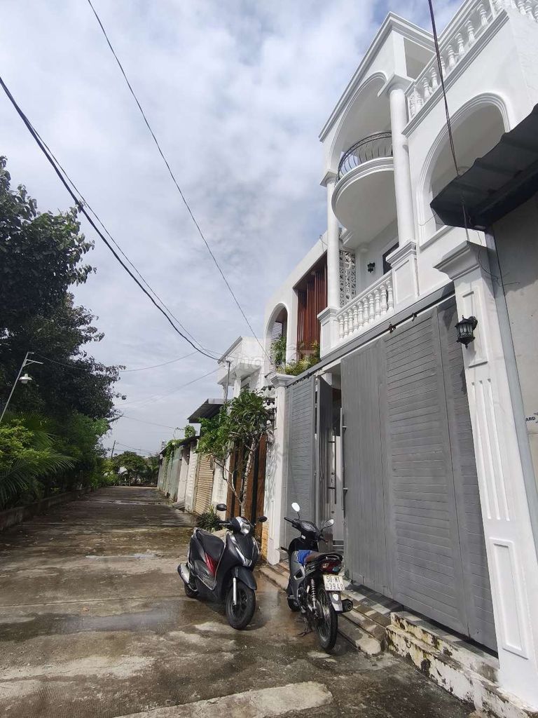 Rent a three-story Lê Thị Kim house.