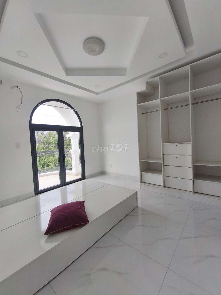 Rent a three-story Lê Thị Kim house.
