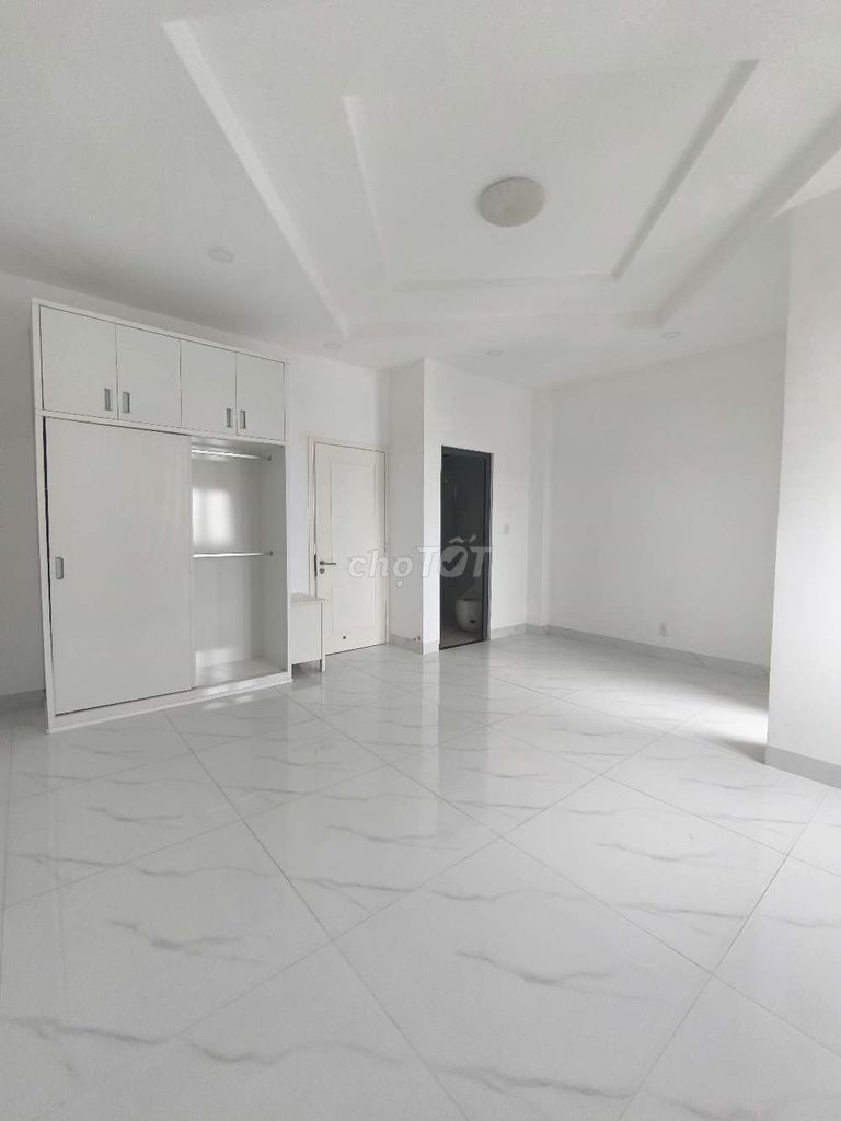 Rent a three-story Lê Thị Kim house.