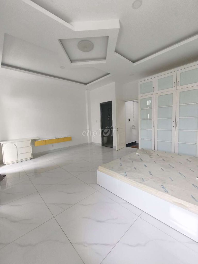 Rent a three-story Lê Thị Kim house.