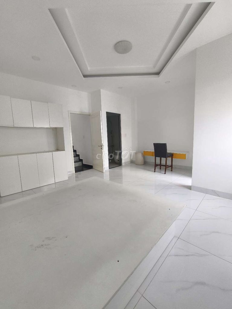 Rent a three-story Lê Thị Kim house.