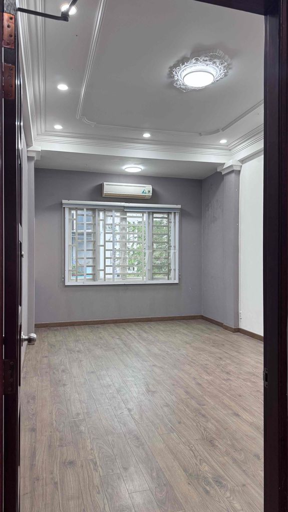 4th floor plus rooftop 4x17 M 011 5 air-cold machines Lạc Long Quân 0123 million
