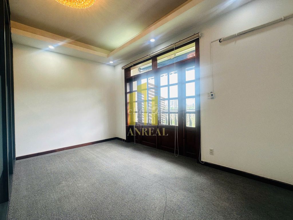 12 X20 office mansion 4th floor 10 room plus $70 M2-$80 million.