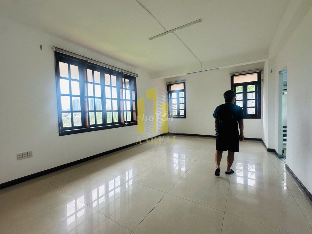 12 X20 office mansion 4th floor 10 room plus $70 M2-$80 million.