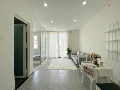 Hot! Hot! The balcony studio is a super-groom white milk-and-white kitchen.