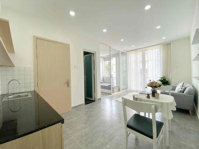 Hot! Hot! The balcony studio is a super-groom white milk-and-white kitchen.