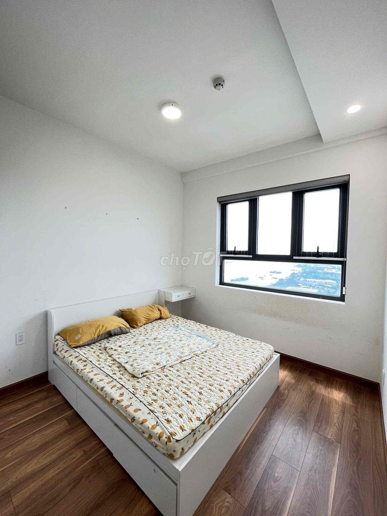 Rent a 3-mild bedroom 86- Full- Full furniture in the heart of 7th District.