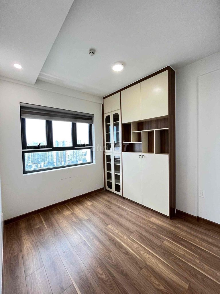 Rent a 3-mild bedroom 86- Full- Full furniture in the heart of 7th District.