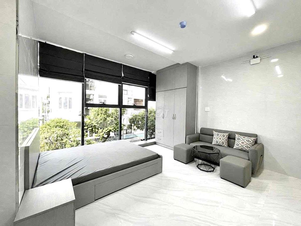 THE studio apartment - large sky windows - near the literary university - cheap prices