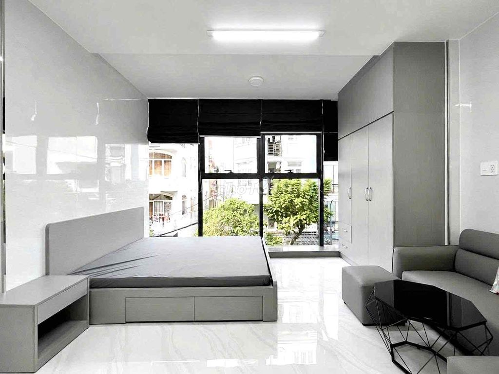 THE studio apartment - large sky windows - near the literary university - cheap prices