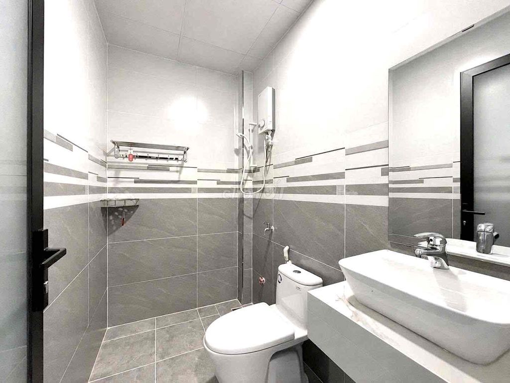THE studio apartment - large sky windows - near the literary university - cheap prices