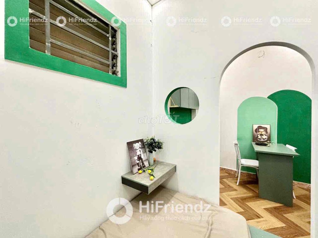 Two bedrooms, one living room, wide open, half-size, near the shower.