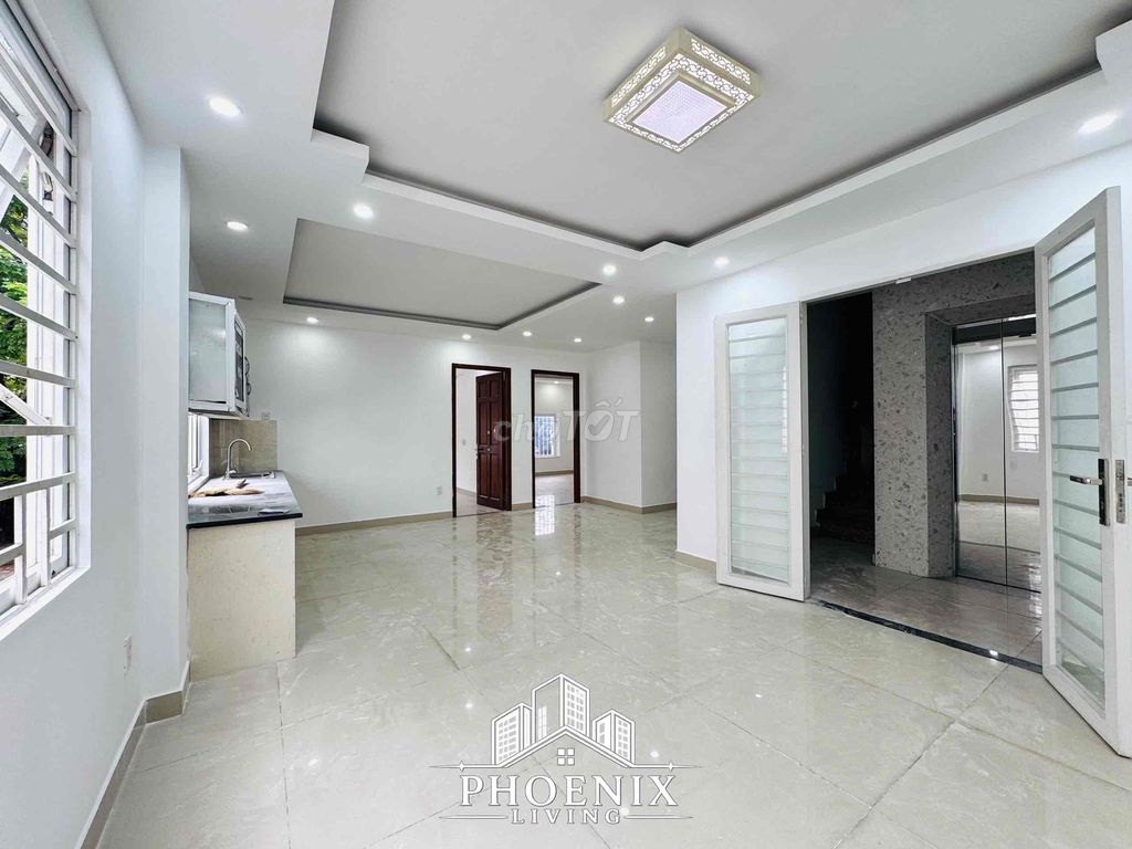 Two bedrooms. Two bathrooms. One room. 80 M2 right here.