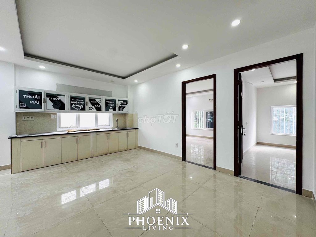 Two bedrooms. Two bathrooms. One room. 80 M2 right here.
