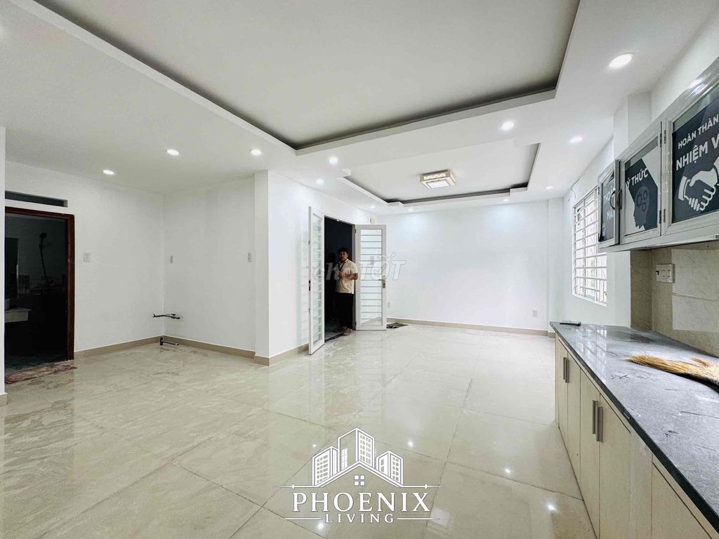 Two bedrooms. Two bathrooms. One room. 80 M2 right here.