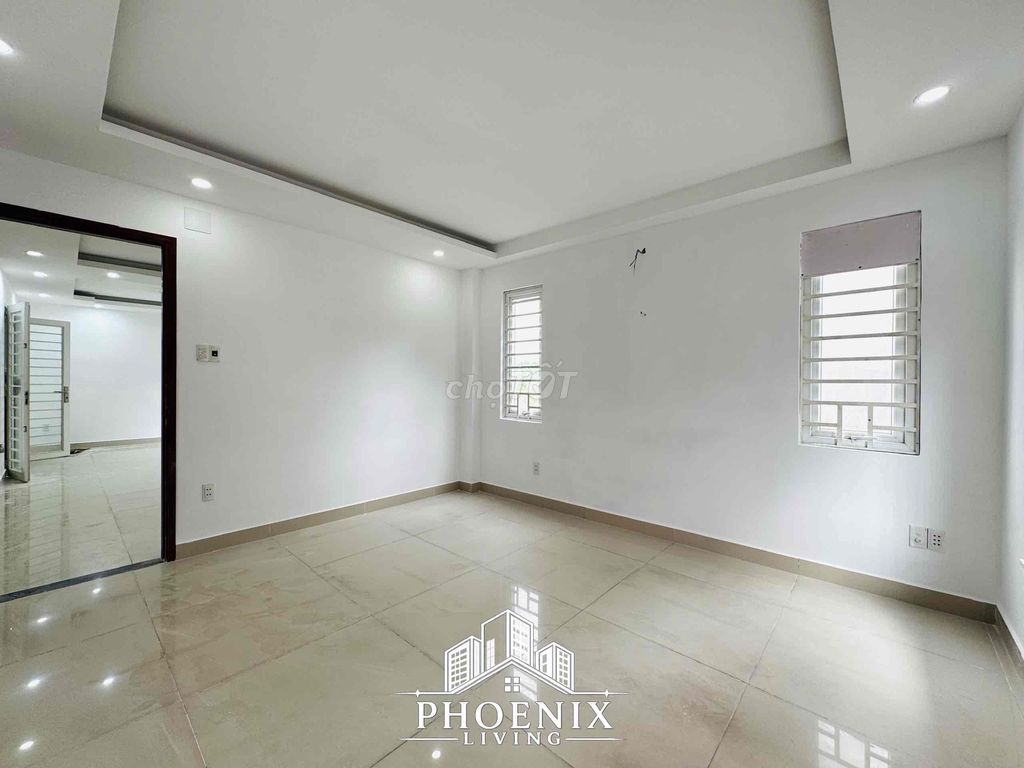 Two bedrooms. Two bathrooms. One room. 80 M2 right here.