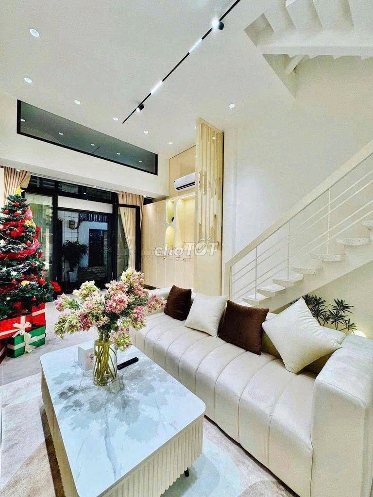Rent 154 8/8 Lý Chính Thắng, District 3 – 4 bedrooms, full interior - 30 million