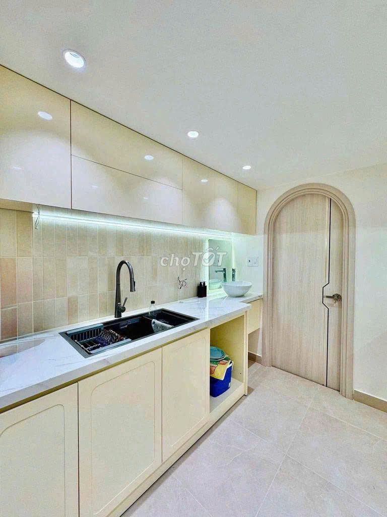 Rent 154 8/8 Lý Chính Thắng, District 3 – 4 bedrooms, full interior - 30 million