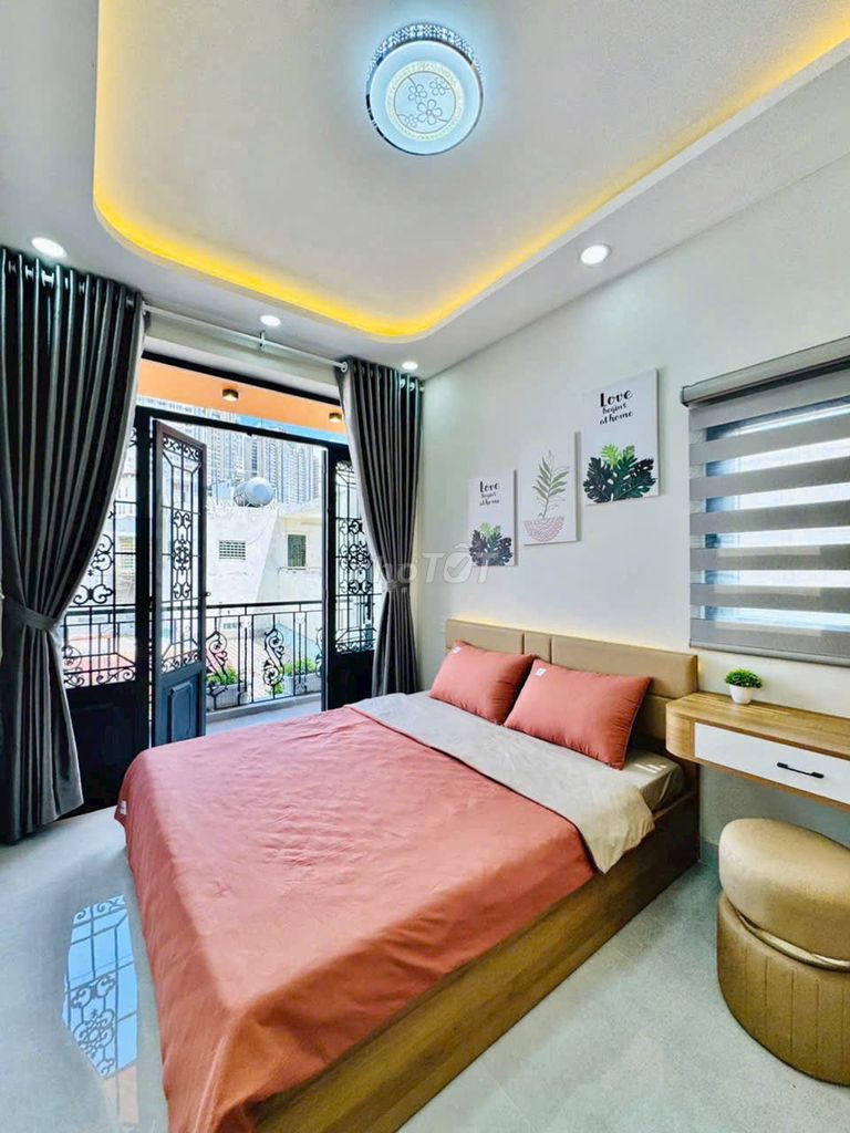 Rent a mini house across the 8 M, 124m2 on the floor, downtown.
