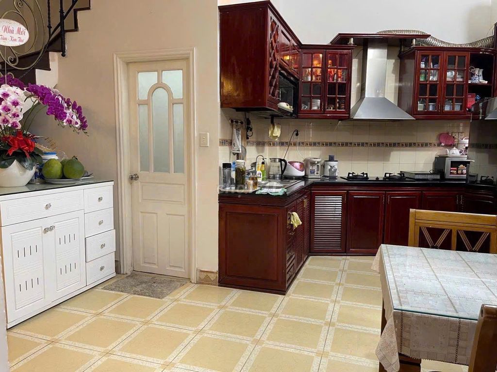 Rent a mini house across the 8 M, 124m2 on the floor, downtown.
