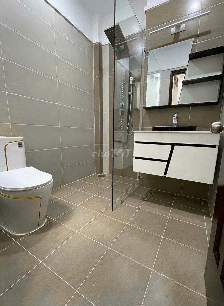 Need to rent a nice house. 8 A Bàu Cát 9-714 Q.Tân Bình near the Black Table.