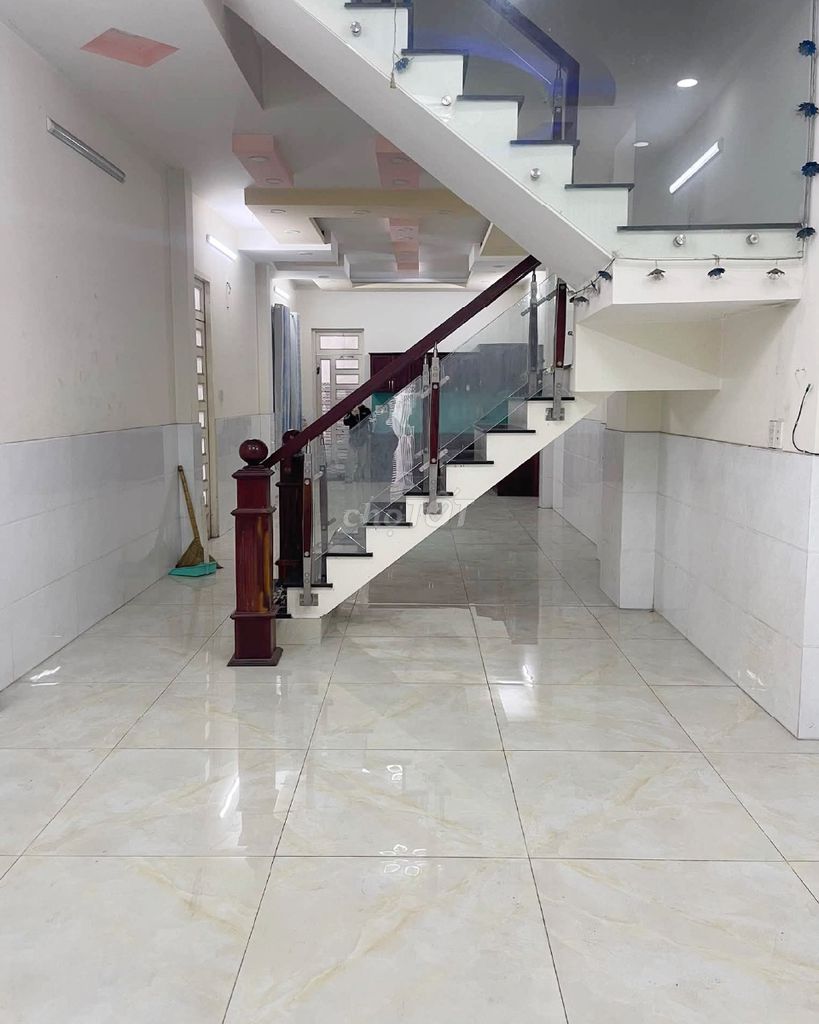 Rent a three-story Nguyễn Ảnh Thủ P alley. District 12