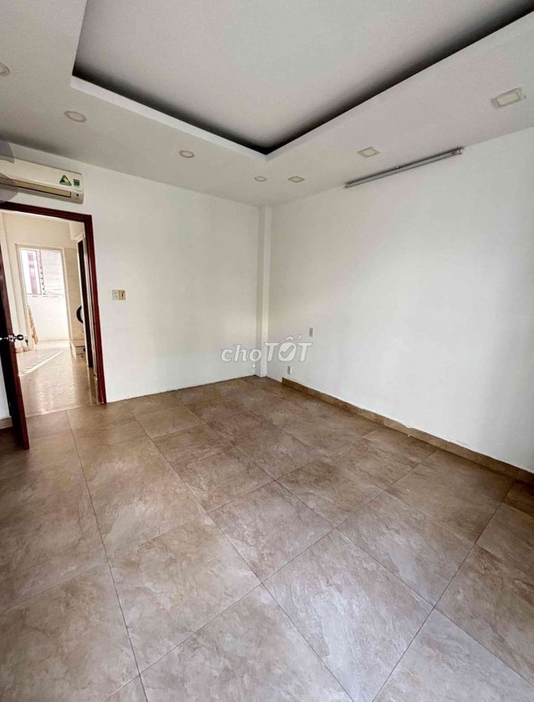 The East Side Front - 4 x 16 M 6 bedroom 6 toilet 6 - Cold Machine