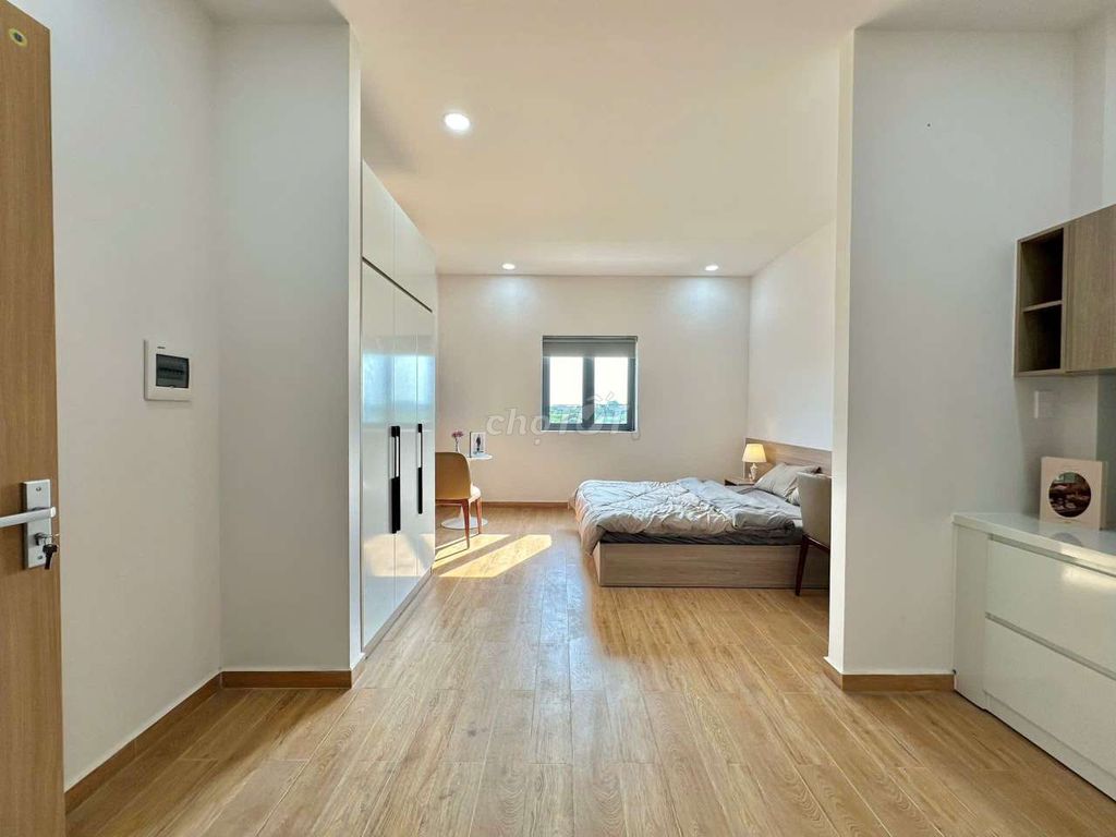 Studios are 40 meters wide - near the rmit school, near Lotte, sincered Mall, ..