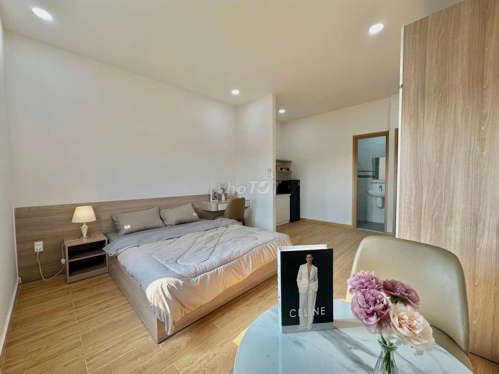 Studios are 40 meters wide - near the rmit school, near Lotte, sincered Mall, ..