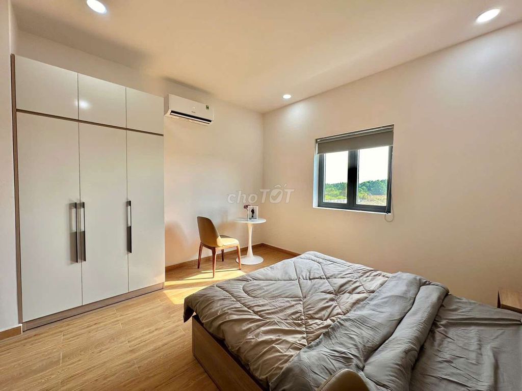 Studios are 40 meters wide - near the rmit school, near Lotte, sincered Mall, ..