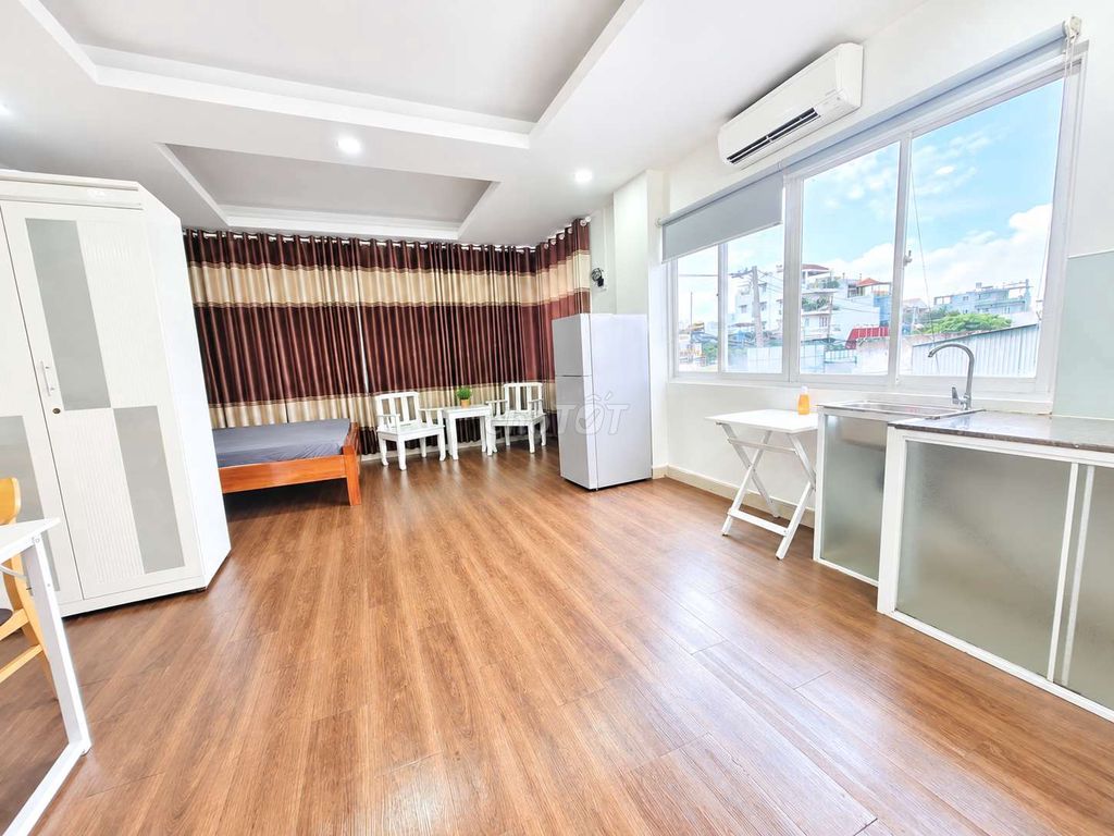 Studios are 40 meters wide - near the rmit school, near Lotte, sincered Mall, ..