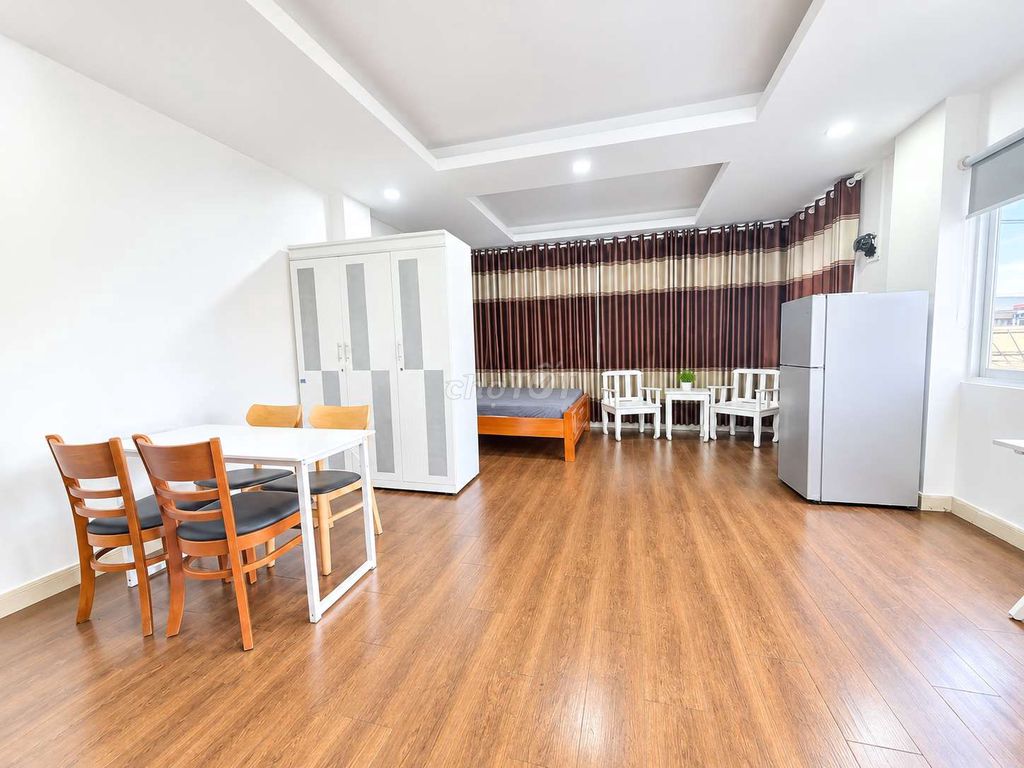 Studios are 40 meters wide - near the rmit school, near Lotte, sincered Mall, ..