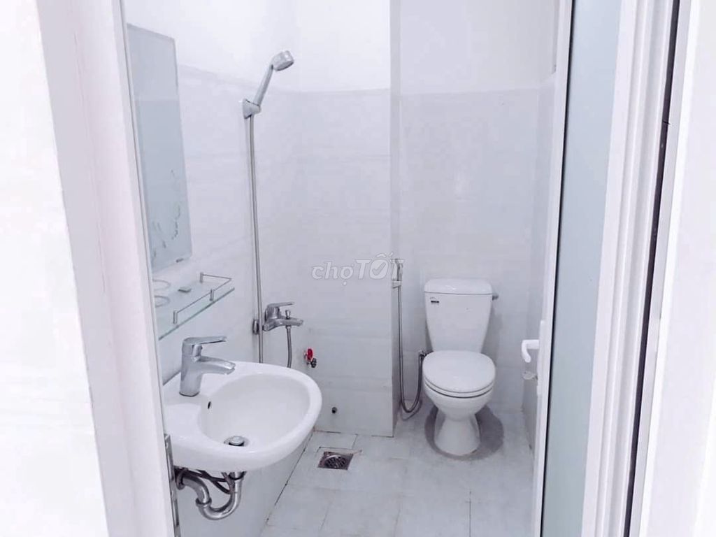 Room 25 m - 5.2 million a month Nguyễn Kiệm near the engine cv