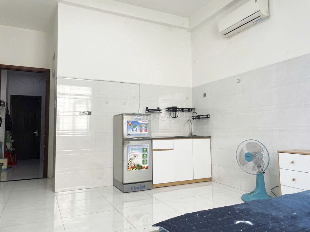 Room 25 m - 5.2 million a month Nguyễn Kiệm near the engine cv