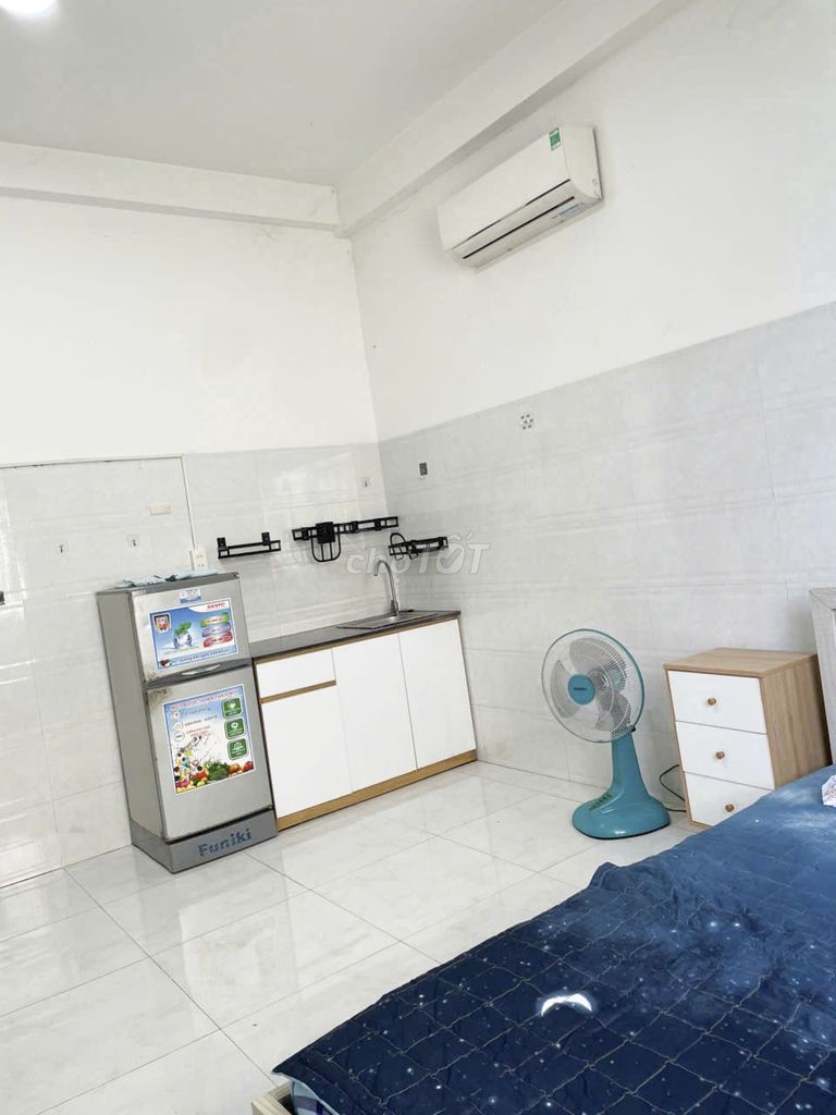 Room 25 m - 5.2 million a month Nguyễn Kiệm near the engine cv