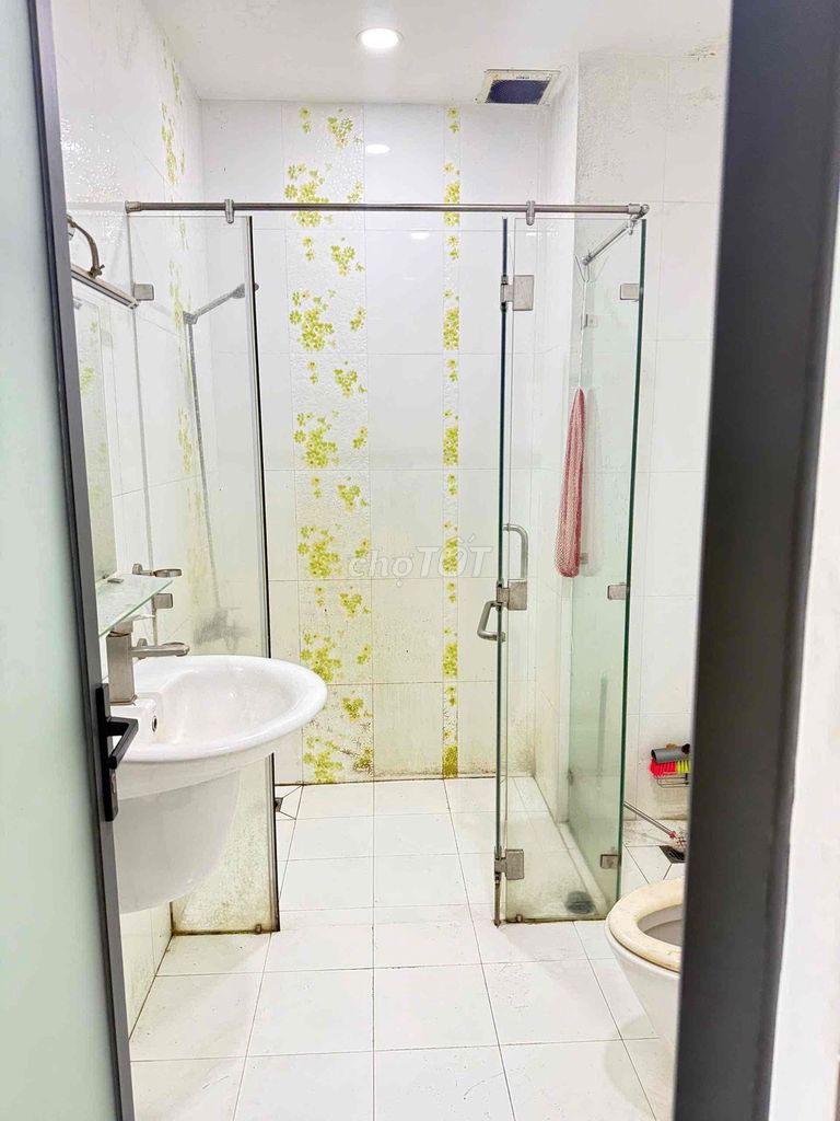 Rent the room with the balcony, the bathroom, the parking lot. Free Time