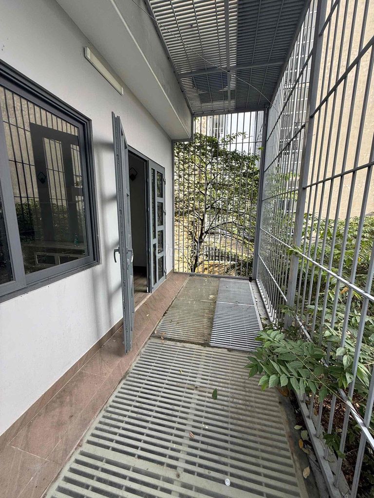 Rent the room with the balcony, the bathroom, the parking lot. Free Time