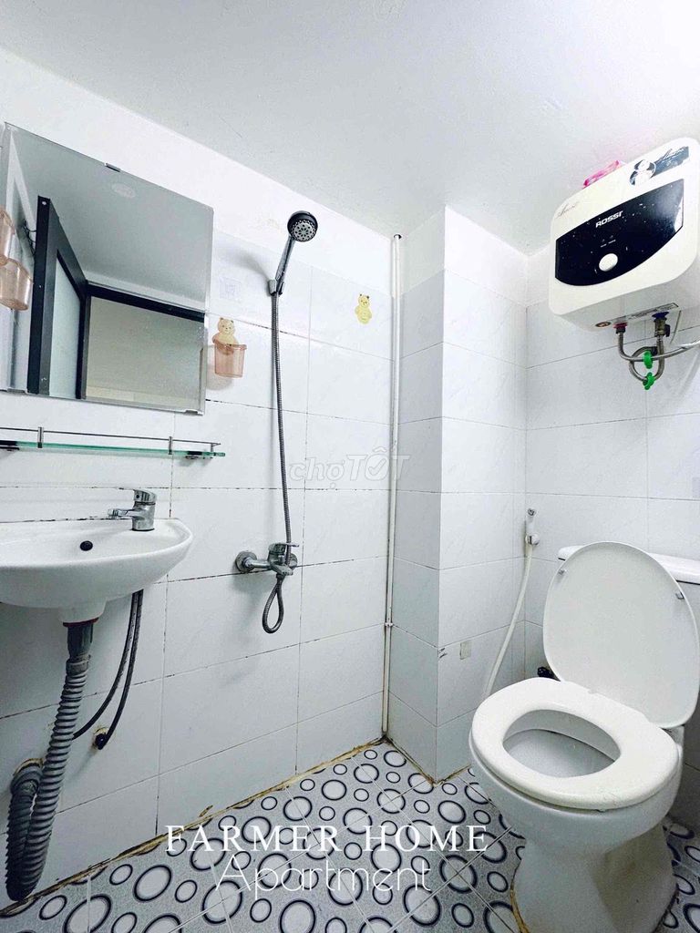 high-level motel - full elevator interior - near the jam_vhu