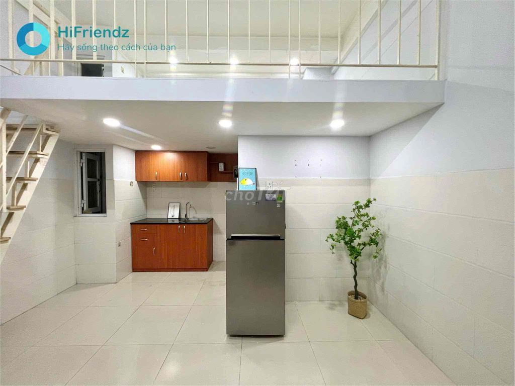 1 P window available - full interior - elevator - near vhu - semi-frequency