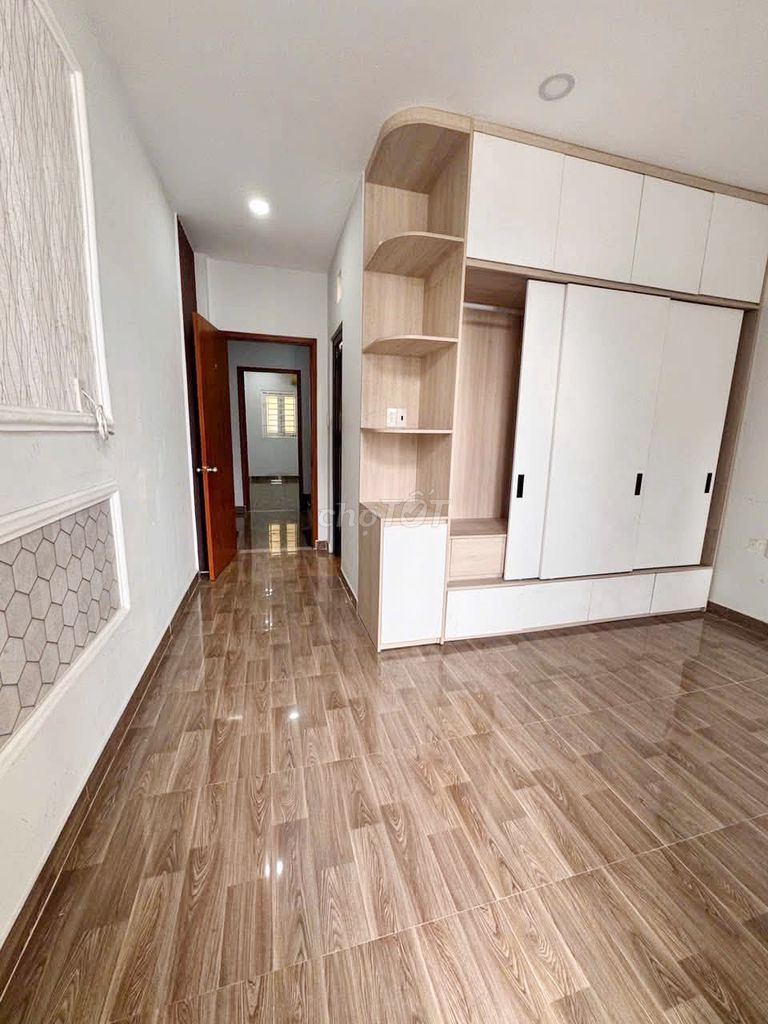 Rent a three-story apartment, nice alley, phường hiệp thành District 12.