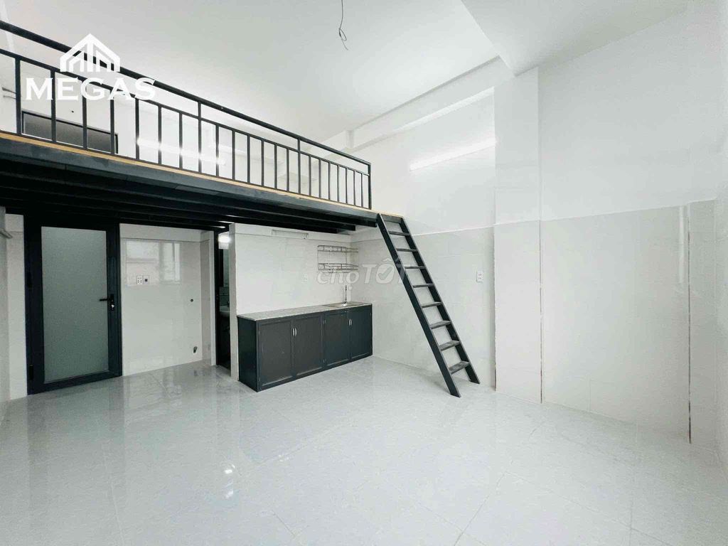 Room 30 m2 gives group 3/4 sky windows clear, ih