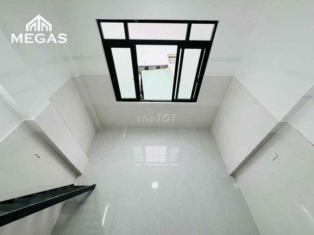 Room 30 m2 gives group 3/4 sky windows clear, ih