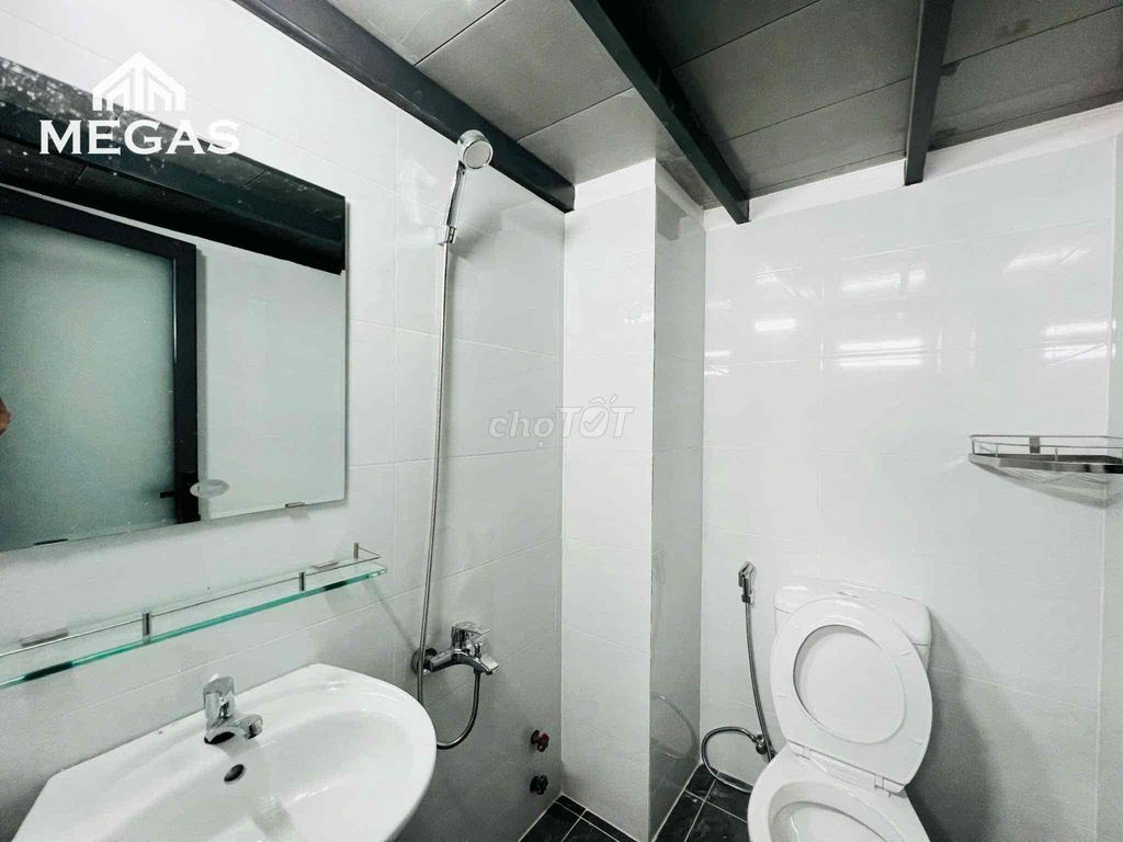 Room 30 m2 gives group 3/4 sky windows clear, ih