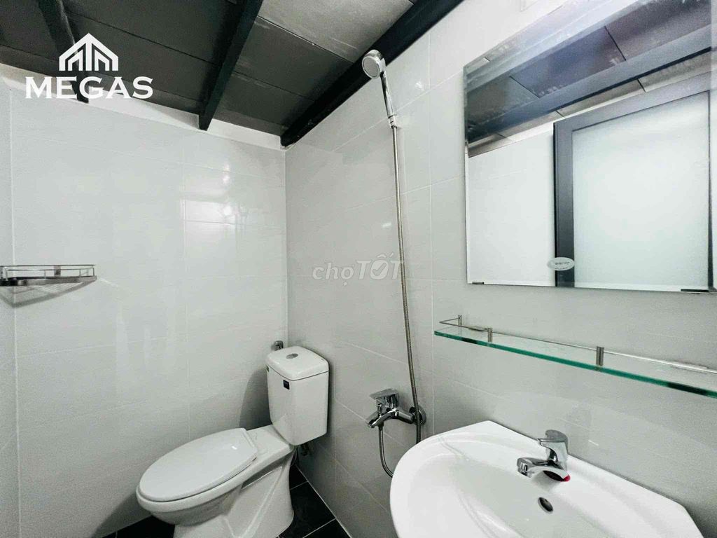 Room 30 m2 gives group 3/4 sky windows clear, ih