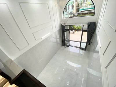 A beautiful 9-4-foot 5-story bedroom plus a bed-cold.