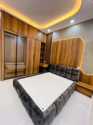 A beautiful 9-4-foot 5-story bedroom plus a bed-cold.