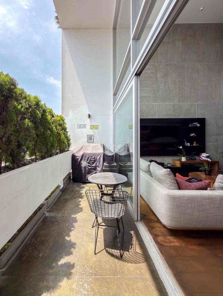 Hotel 35 M2 – 4.9 million – near the green row - full interior