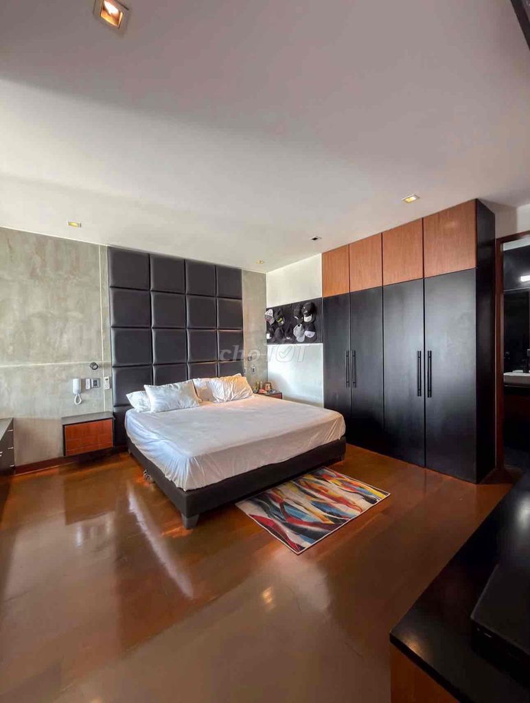 Hotel 35 M2 – 4.9 million – near the green row - full interior