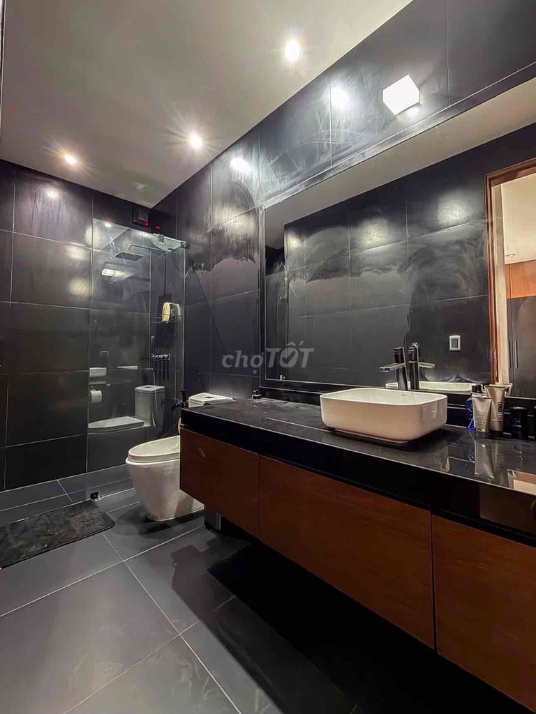 Hotel 35 M2 – 4.9 million – near the green row - full interior